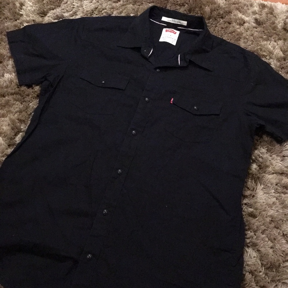 Men’s Levi’s button up